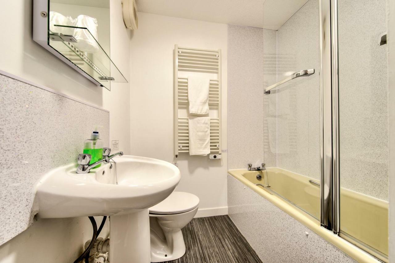 Charming 1 Bed Apartment With Castle View เอดินบะระ ภายนอก รูปภาพ