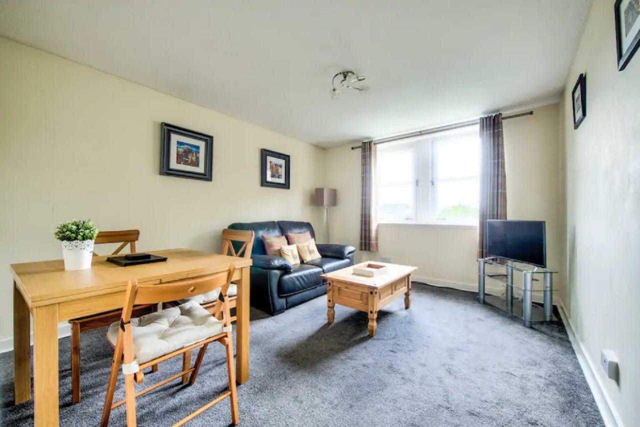 Charming 1 Bed Apartment With Castle View เอดินบะระ ภายนอก รูปภาพ