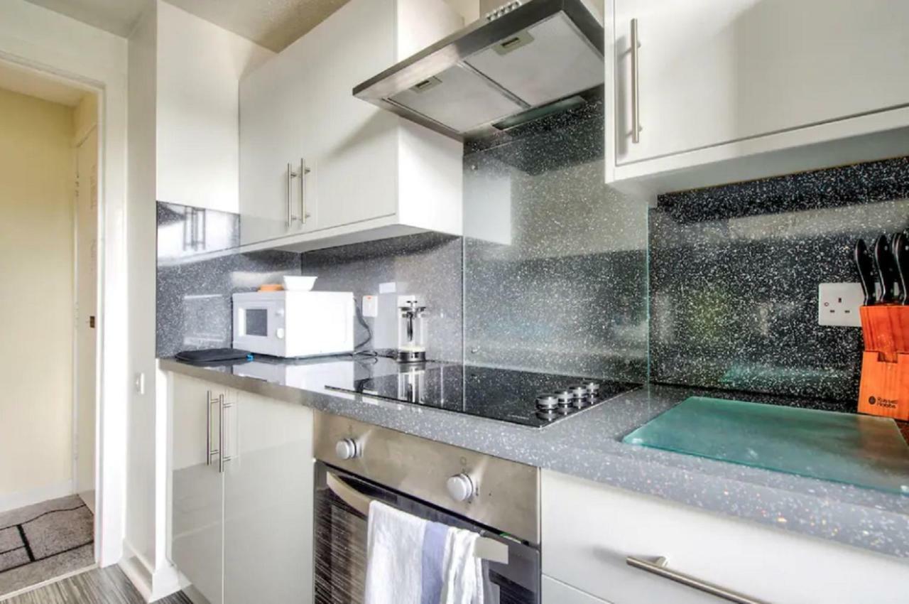 Charming 1 Bed Apartment With Castle View เอดินบะระ ภายนอก รูปภาพ