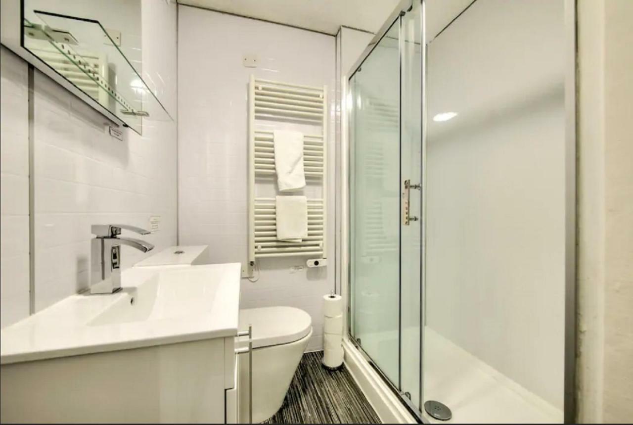 Charming 1 Bed Apartment With Castle View เอดินบะระ ภายนอก รูปภาพ